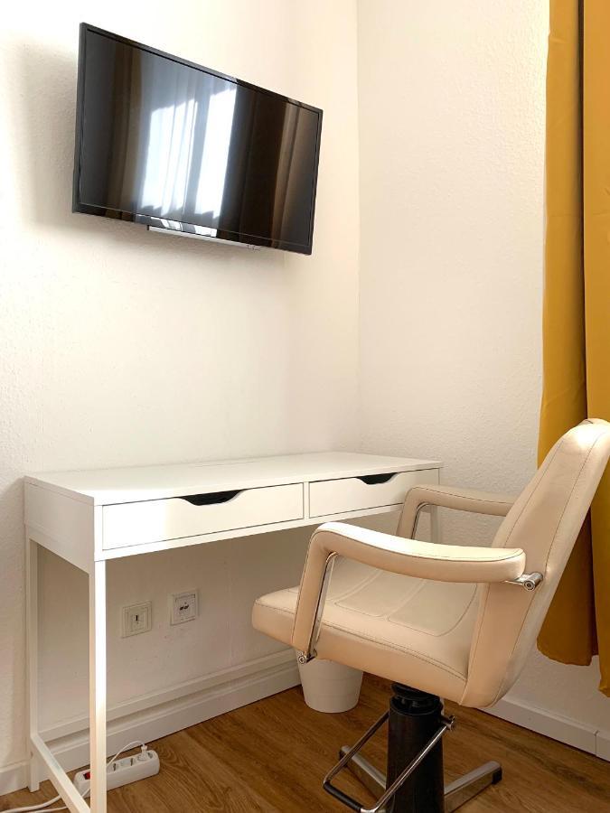 Alles Komplett - 2 Schlafzimmer, Grosse Kueche, Bad Cologne Exterior photo